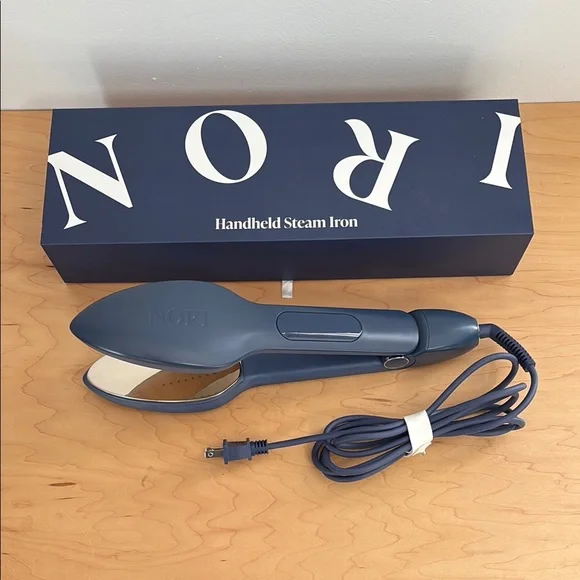 Nori Handheld Steam Iron in navy blue - Picture 1 of 5